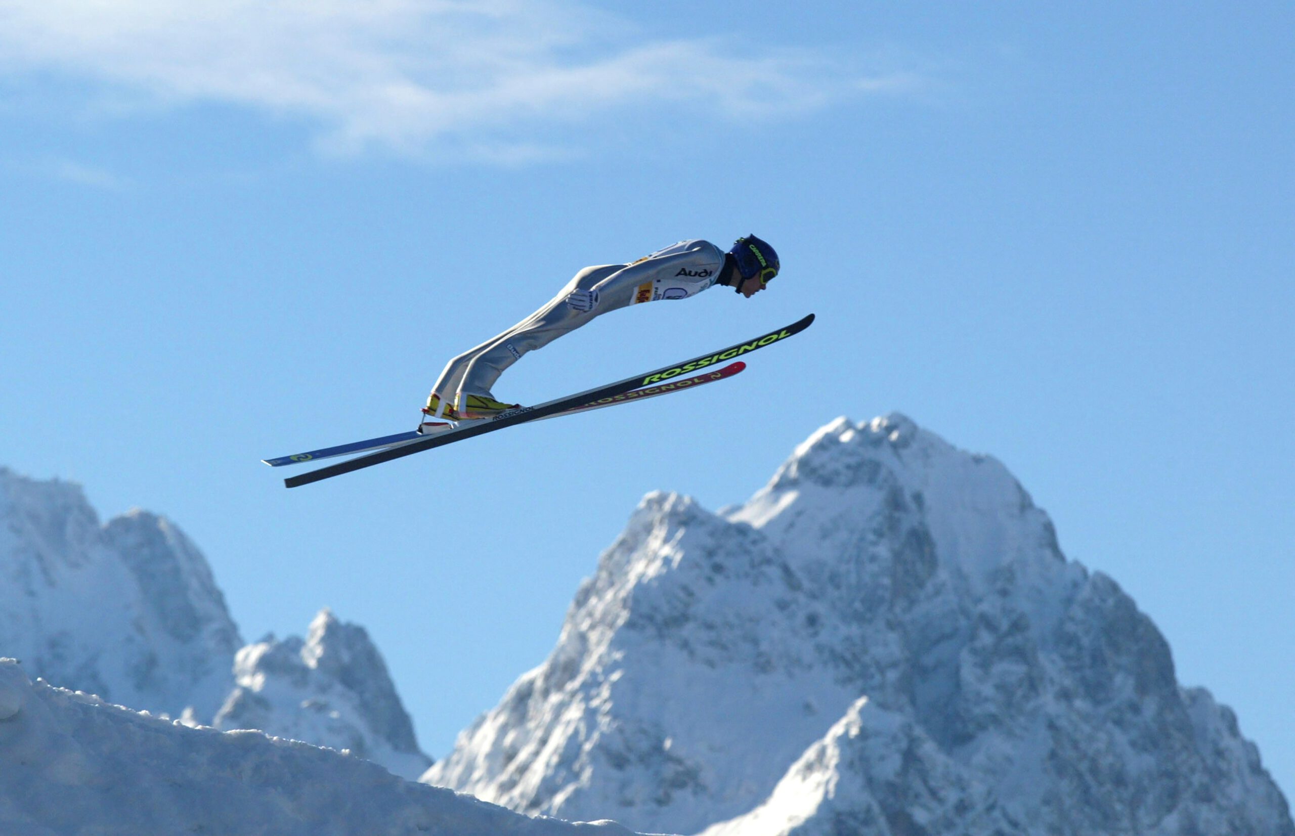 Sven Hannawald über der Zugspitze in Garmisch Partenkirchen